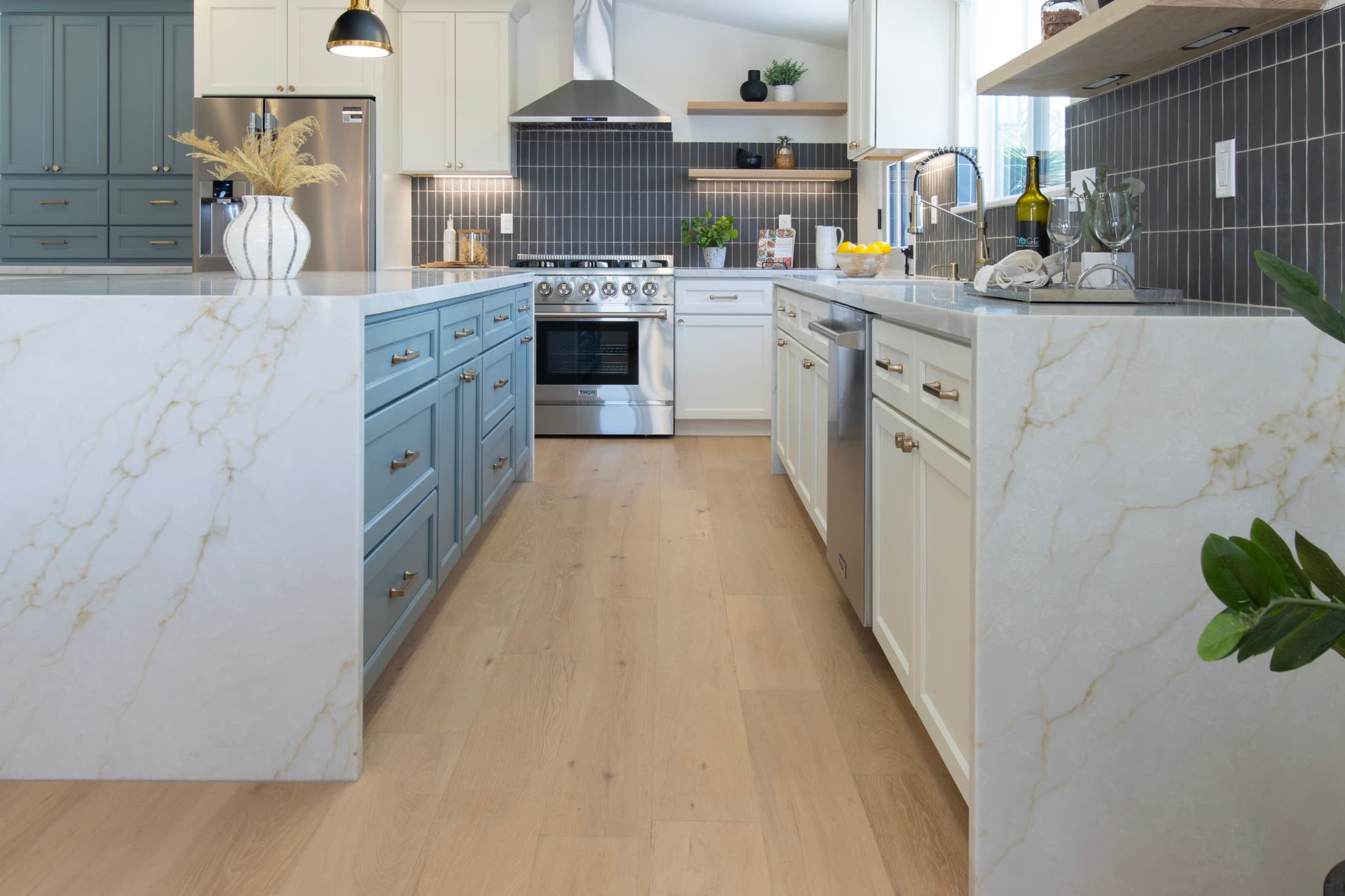 CALI Sonoma Salt Oak Engineered Hardwood - Green to the Core Flooring Barrel Collection - view 4