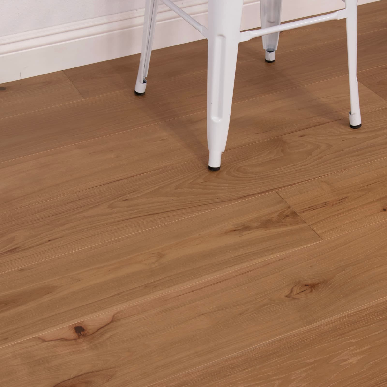 CALI Cured Hickory Engineered Flooring — Varietals Collection — detail view 4