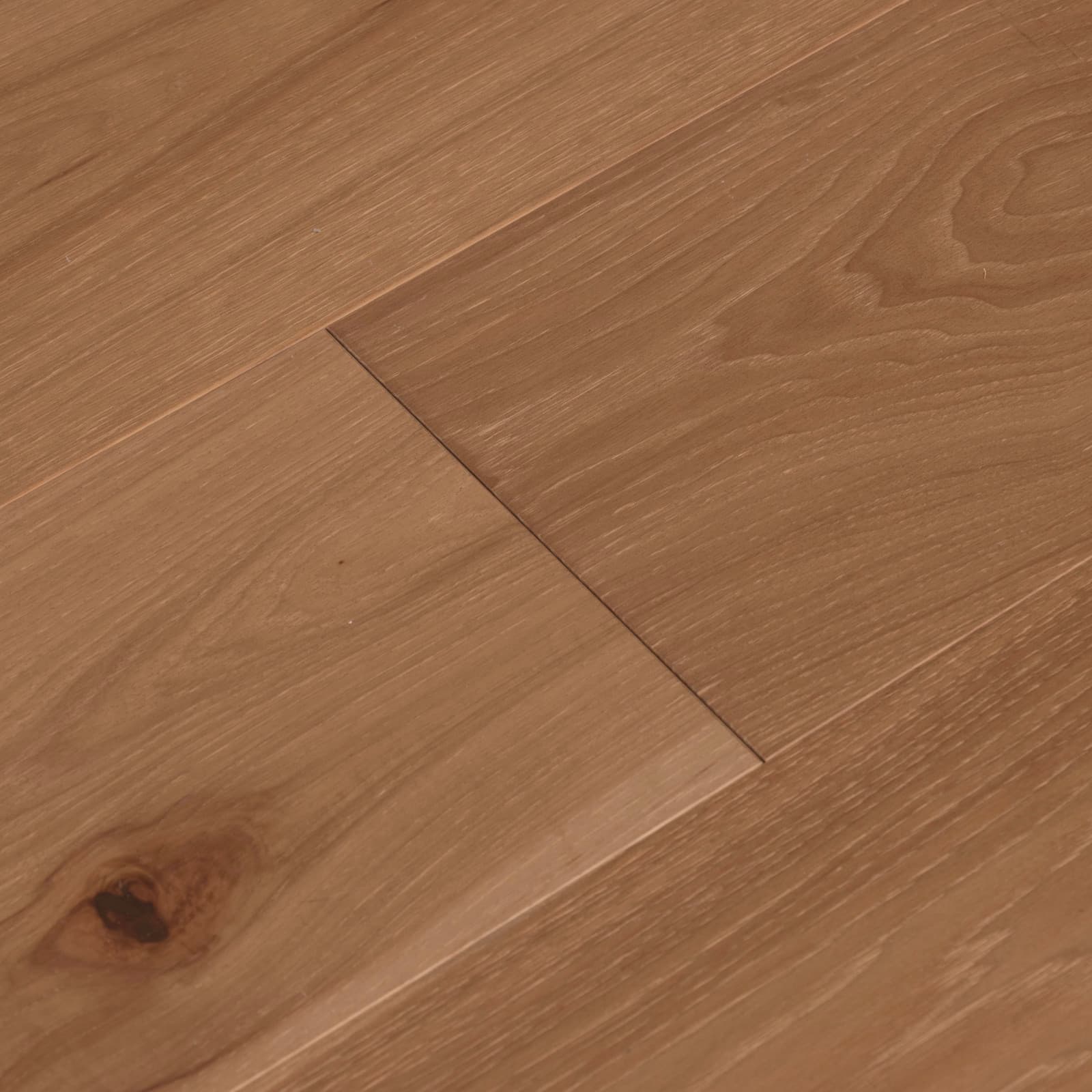 CALI Cured Hickory Engineered Flooring — Varietals Collection — detail view 6