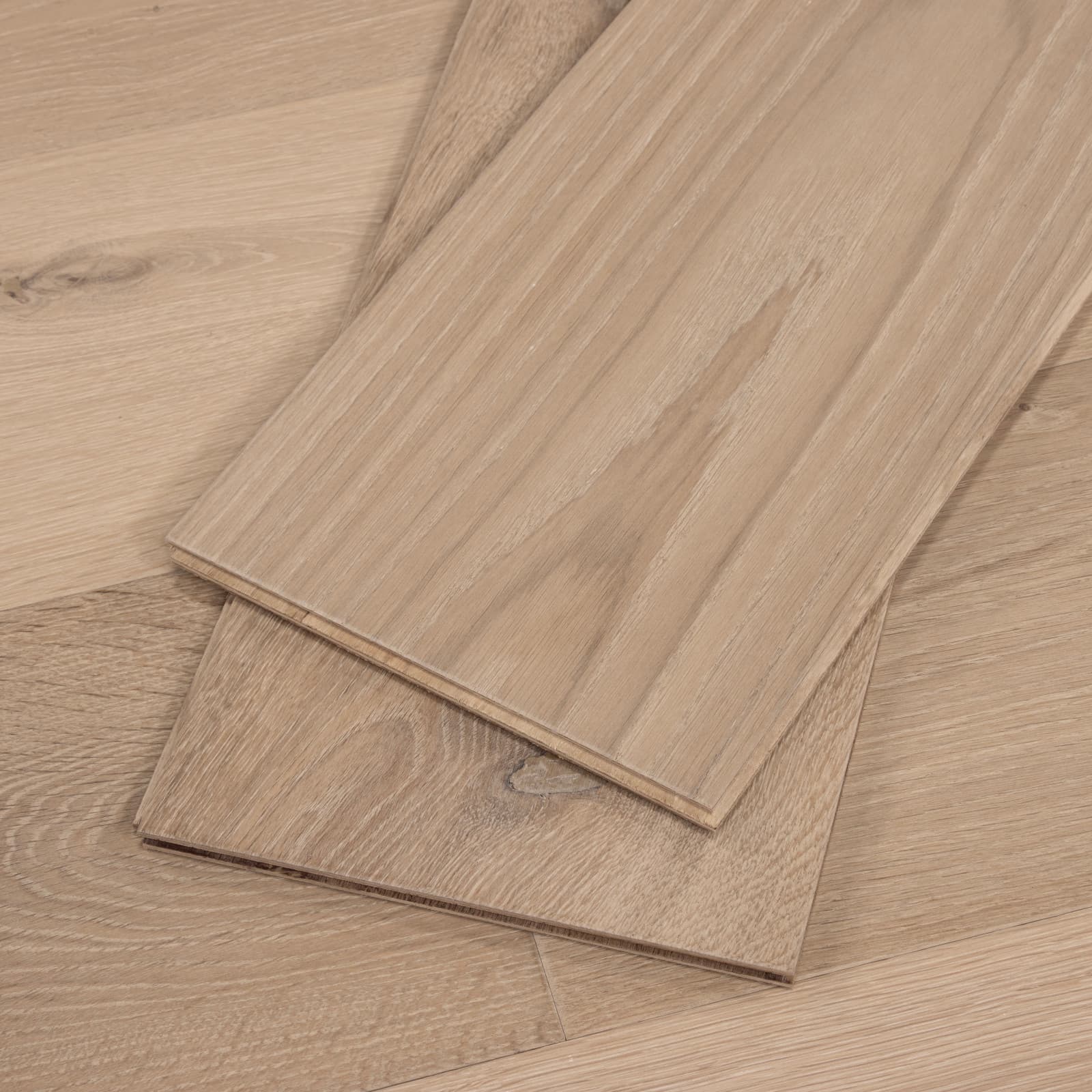 CALI Petite Pearl Engineered Hardwood - Green to the Core Flooring — First Press Collection — detail view 6
