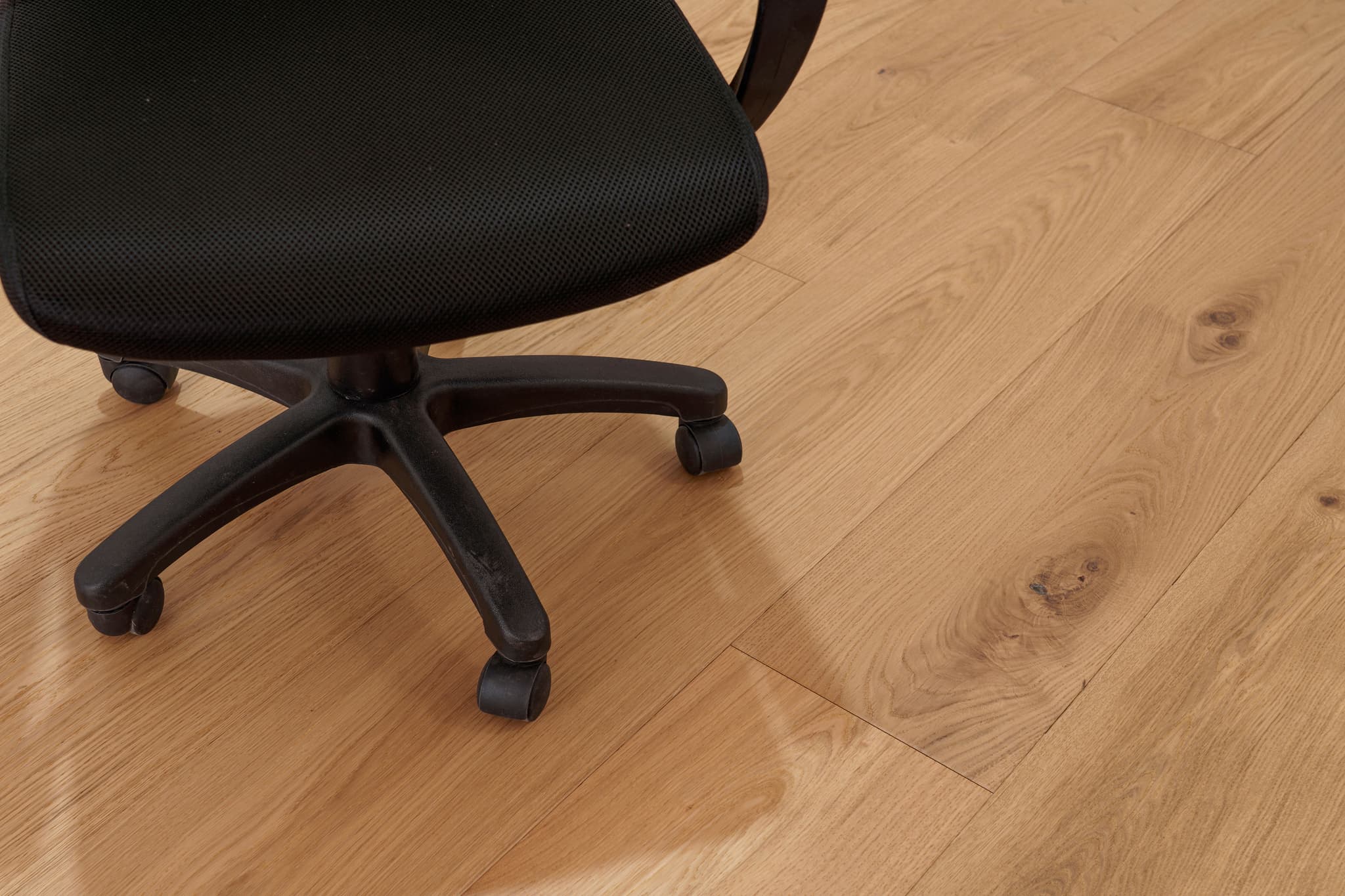 CALI Fawn and Figure Engineered Hardwood - Green to the Core Flooring Barrel First Press Collection - view 3