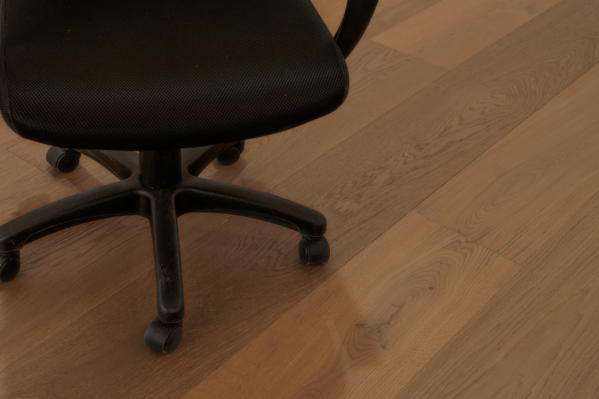 CALI Knotmeg Engineered Hardwood - Green to the Core Flooring Barrel First Press Collection - view 3