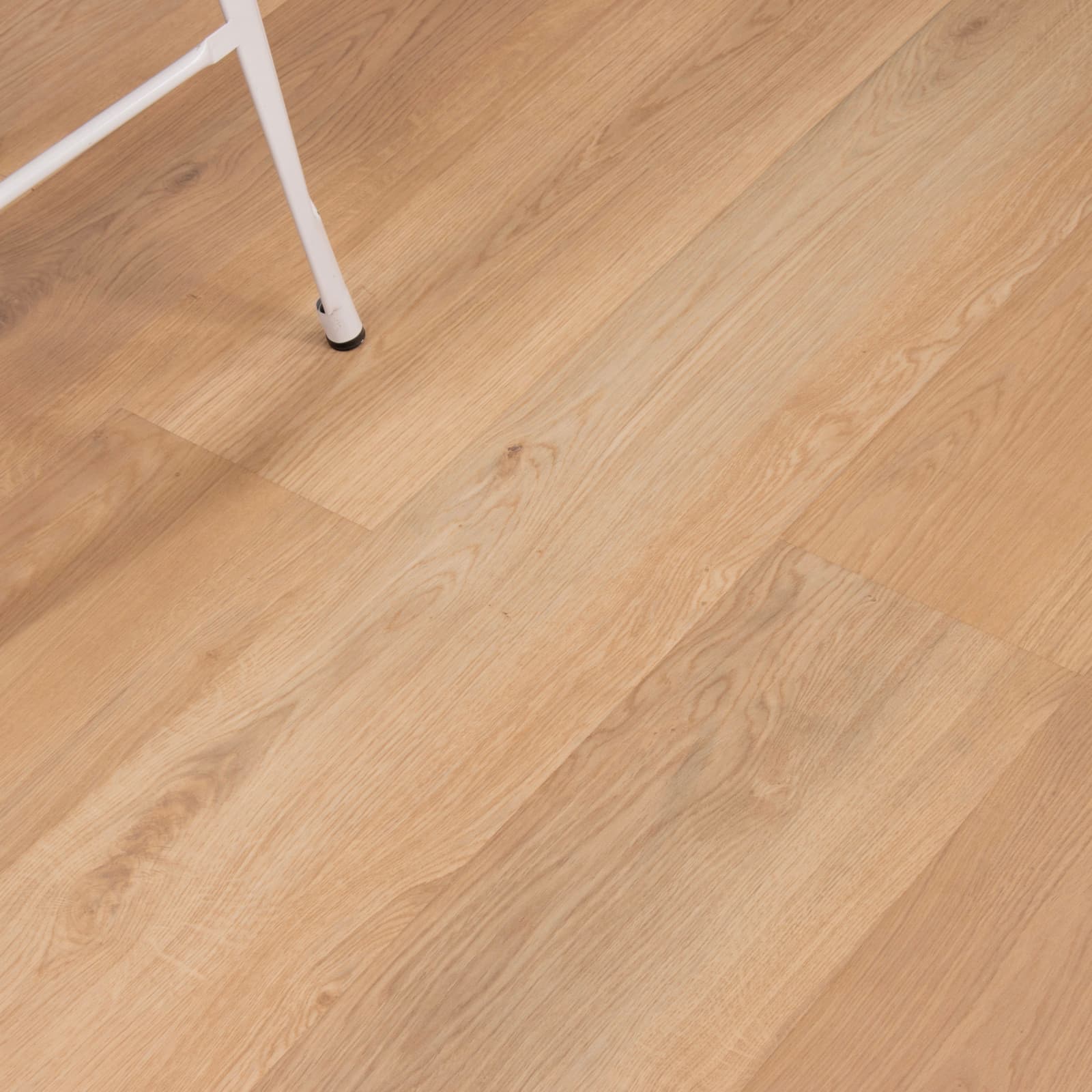 CALI Harbor Honey Laminate Top Layer with High Density Wood Core Flooring — Mavericks Collection — detail view 3