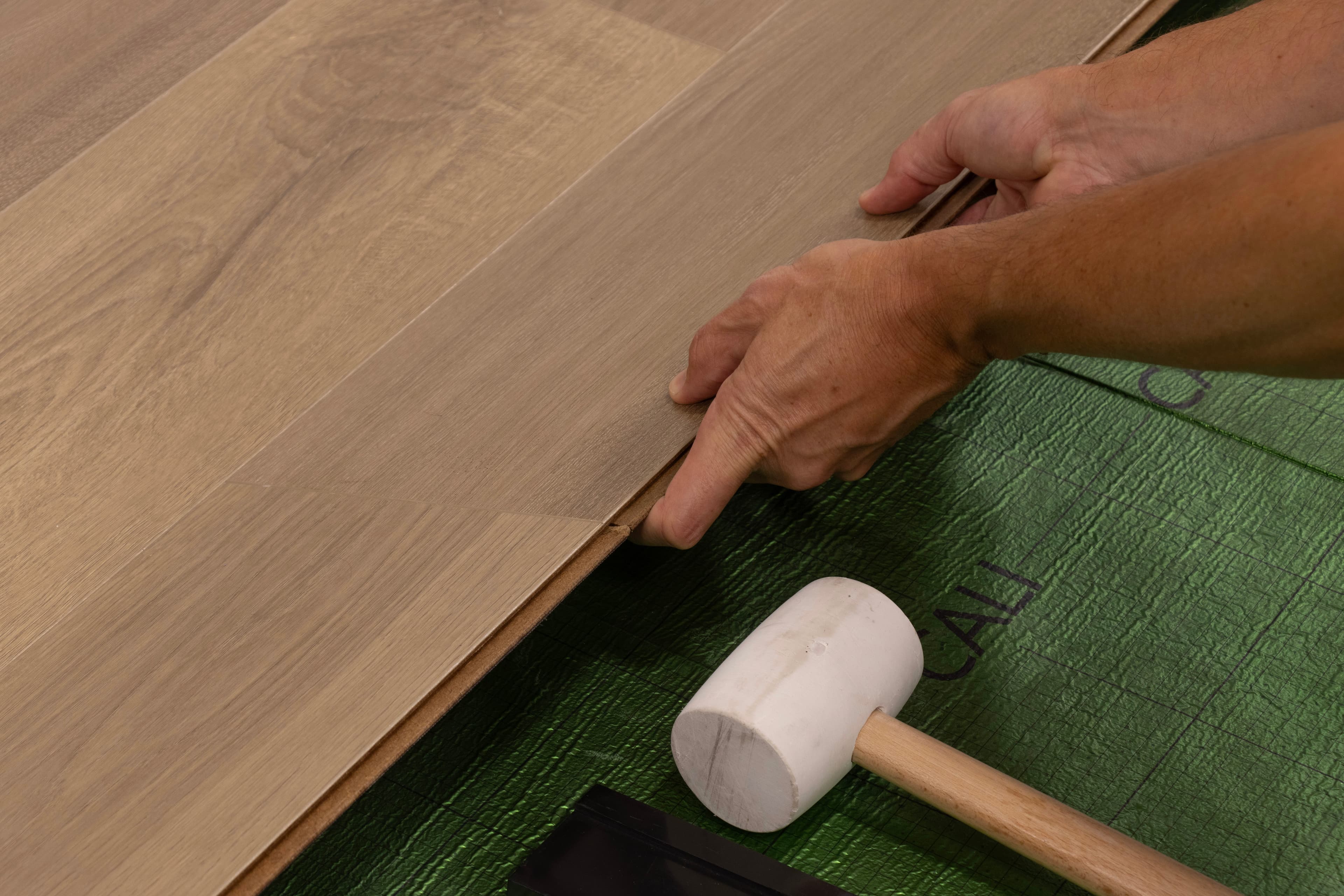 Estuary Oak Pacifica Laminate - Image 5