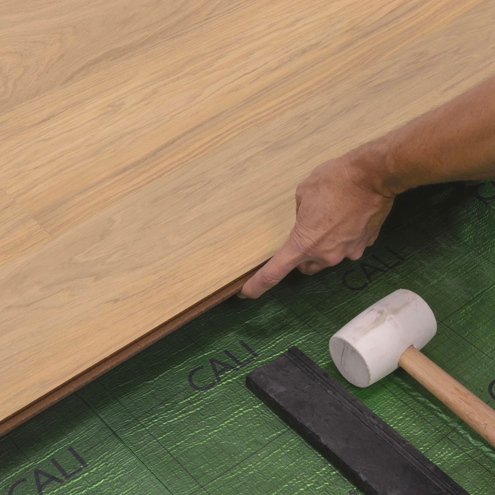 CALI Amber Retreat Laminate Top Layer with High Density Wood Core Flooring — Santa Cruz Collection — detail view 4