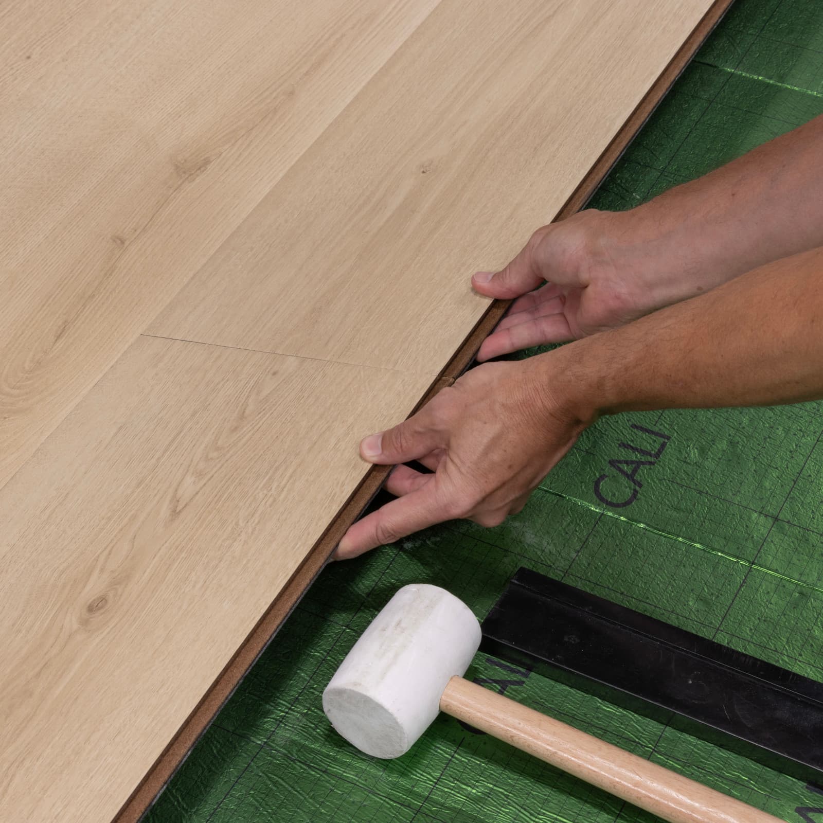 CALI Rockaway Oak Laminate Top Layer with High Density Wood Core Flooring — Santa Cruz Collection — detail view 3