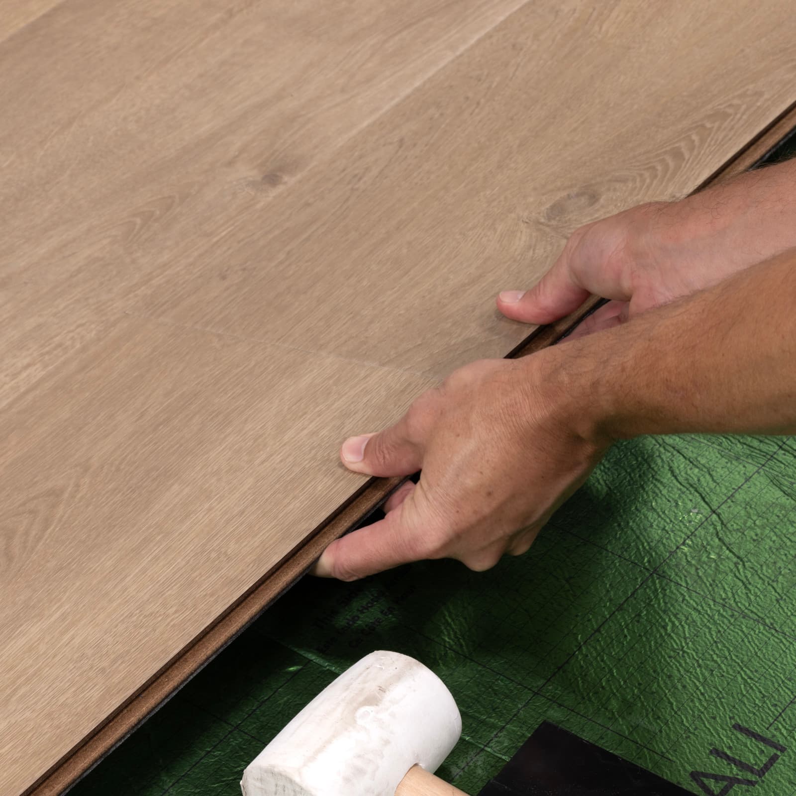 CALI Del Mar Drift Laminate Top Layer with High Density Wood Core Flooring — Santa Cruz Collection — detail view 4