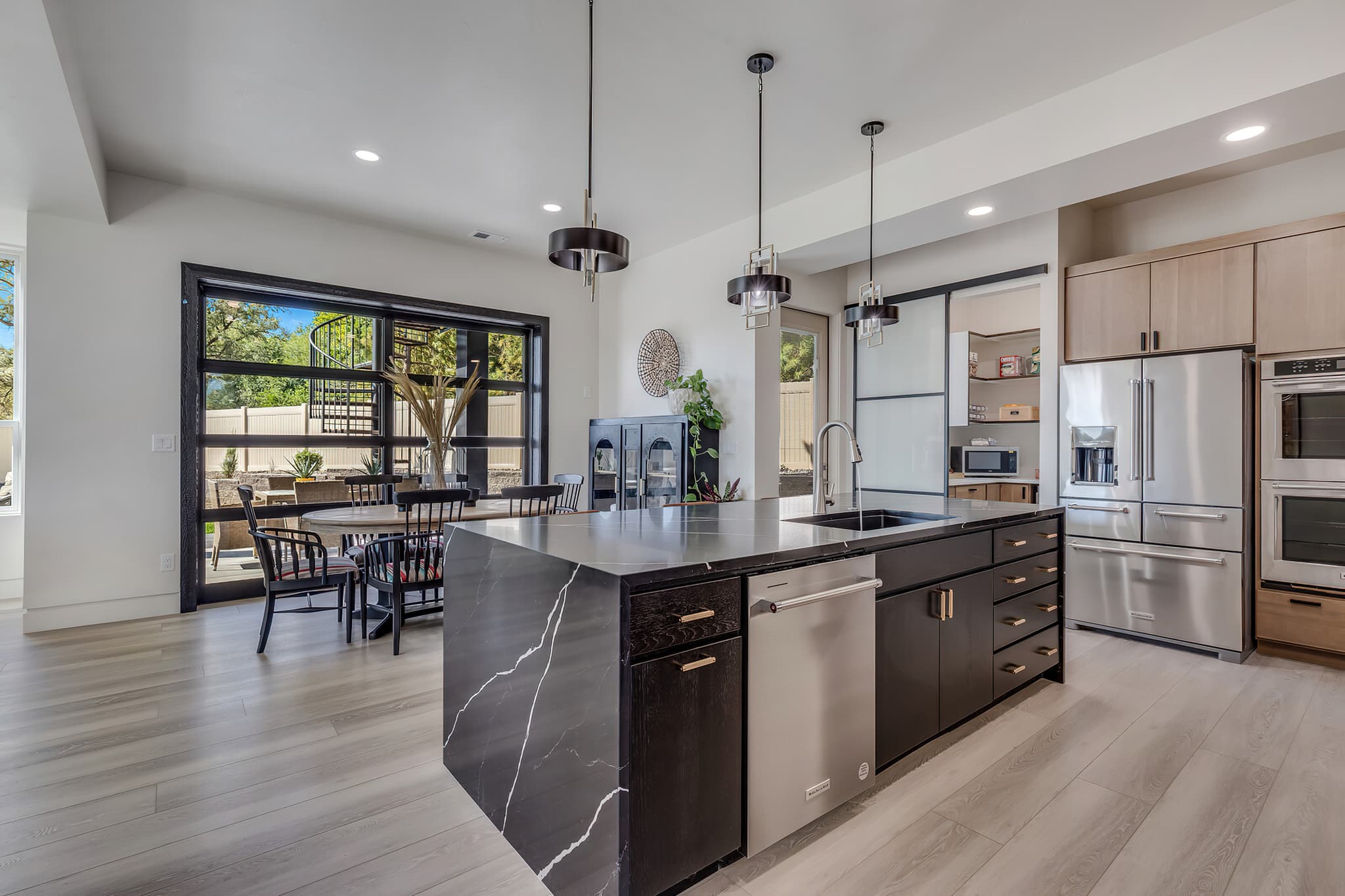 CALI Whitewater Oak 100% Waterproof GeoCore (SPC) Flooring Longboards Collection - view 4