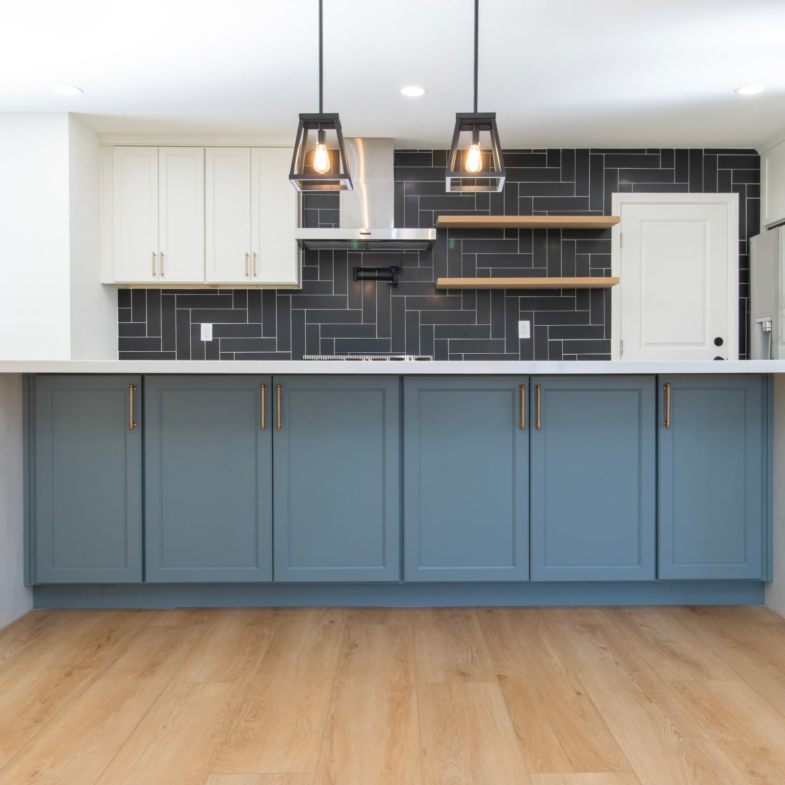 CALI South Wind Oak 100% Waterproof (WPC) Flooring Legends Collection - view 4