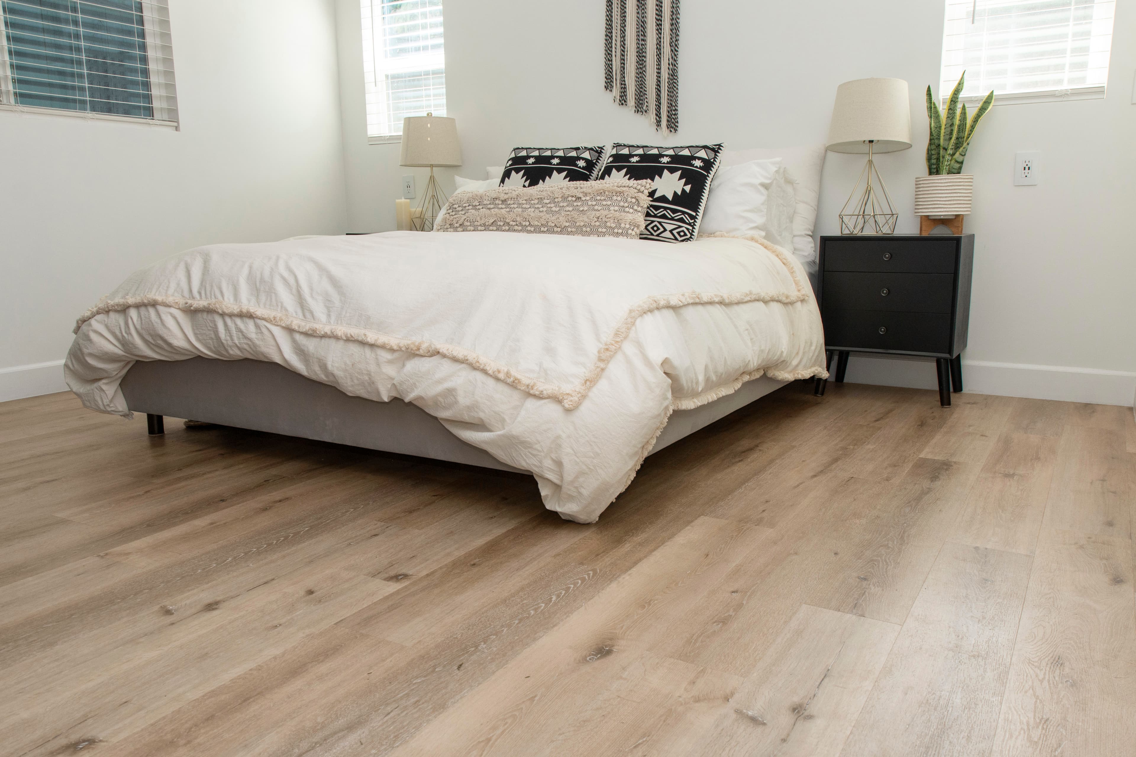 Aged Hickory Select Vinyl Flooring - Image 2