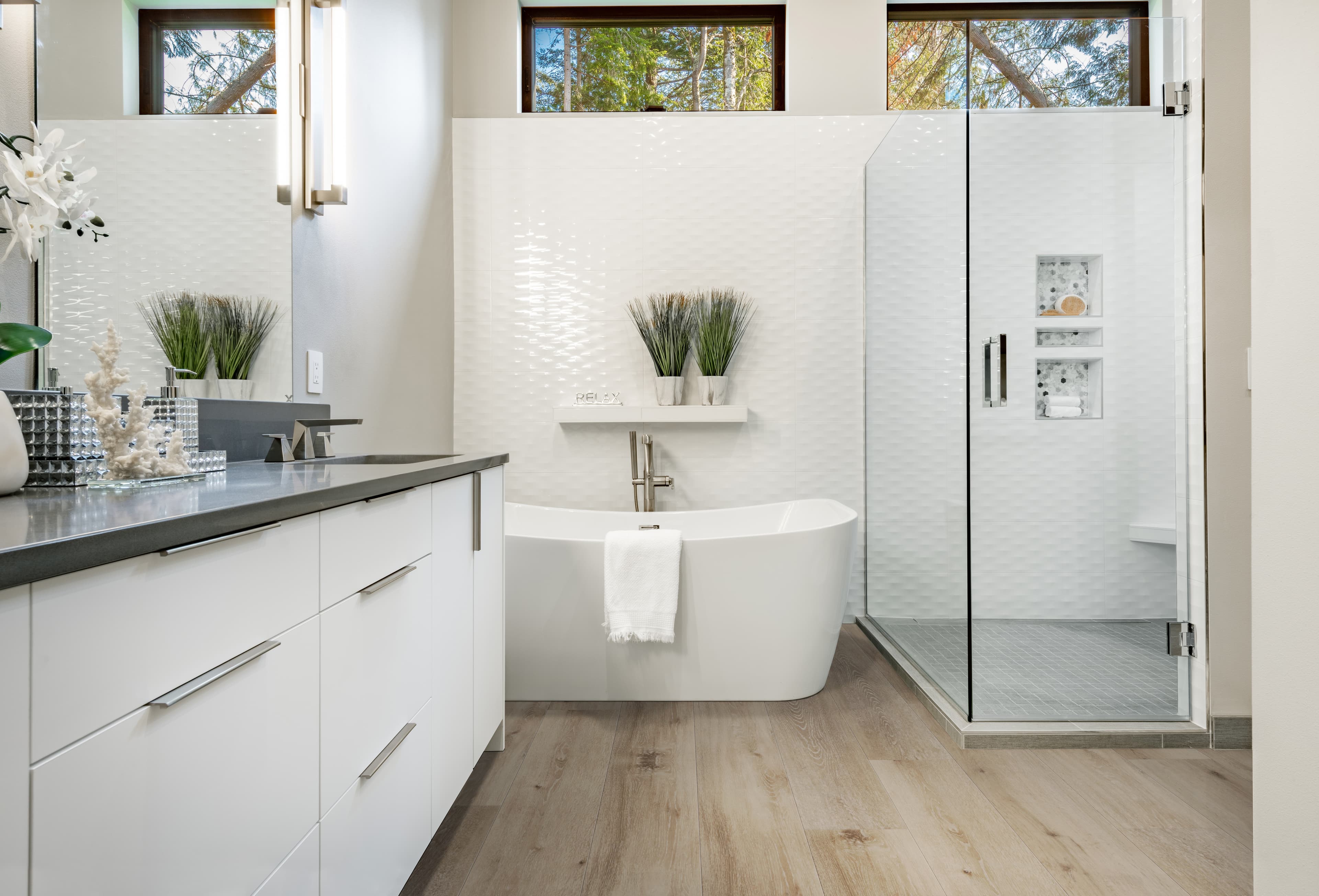 Aged Hickory Select Premium Vinyl Flooring - Image 2