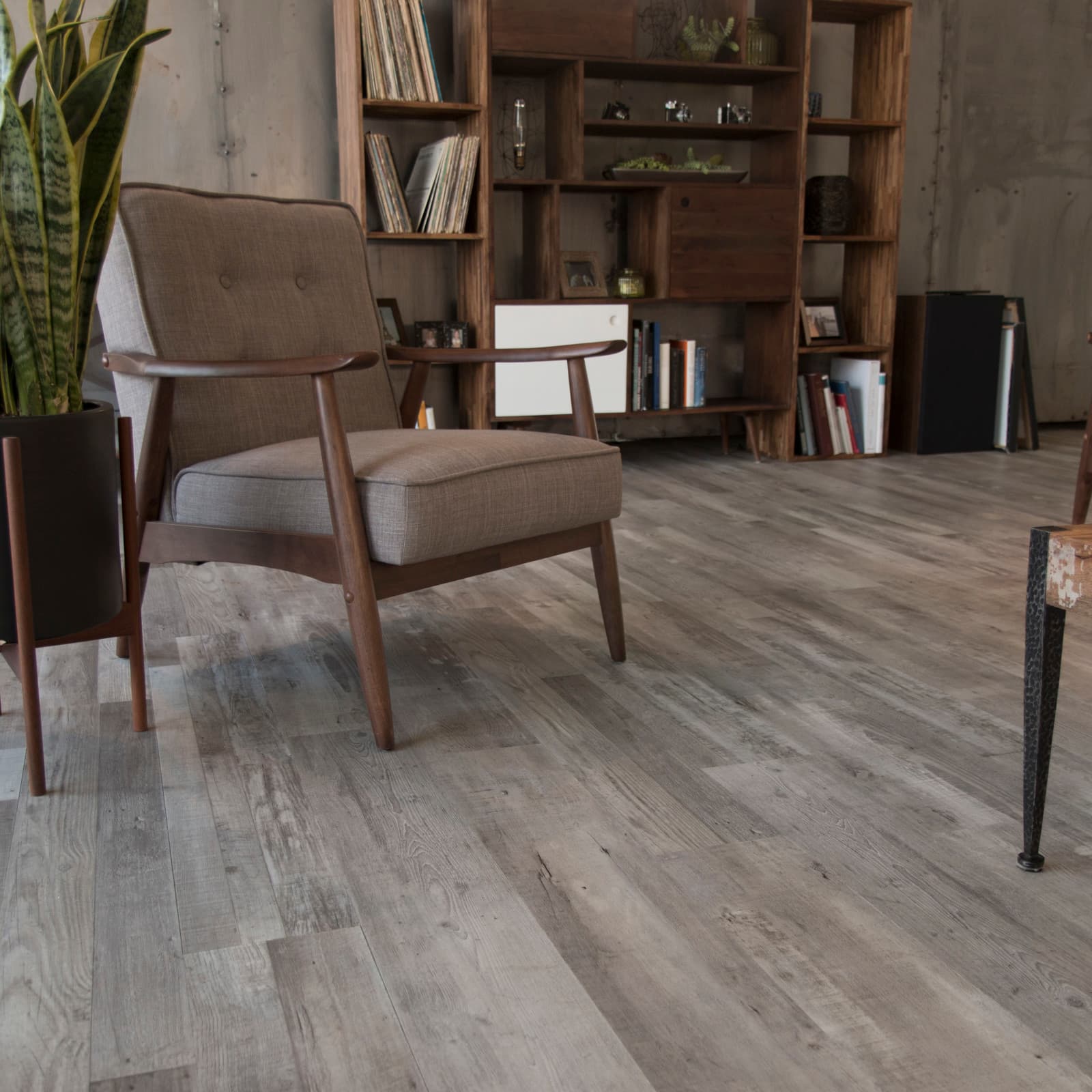 CALI Gray Ash 100% Waterproof GeoCore (SPC) Flooring — Select Premium Collection — detail view 4