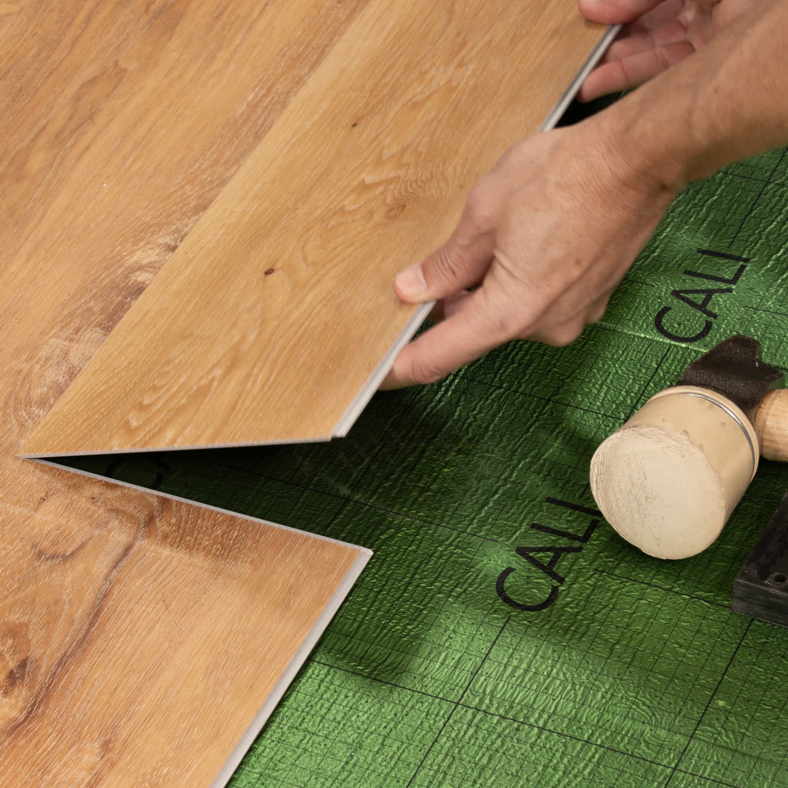 CALI North Shore Oak 100% Waterproof GeoCore (SPC) Flooring — Select Premium Collection — detail view 4