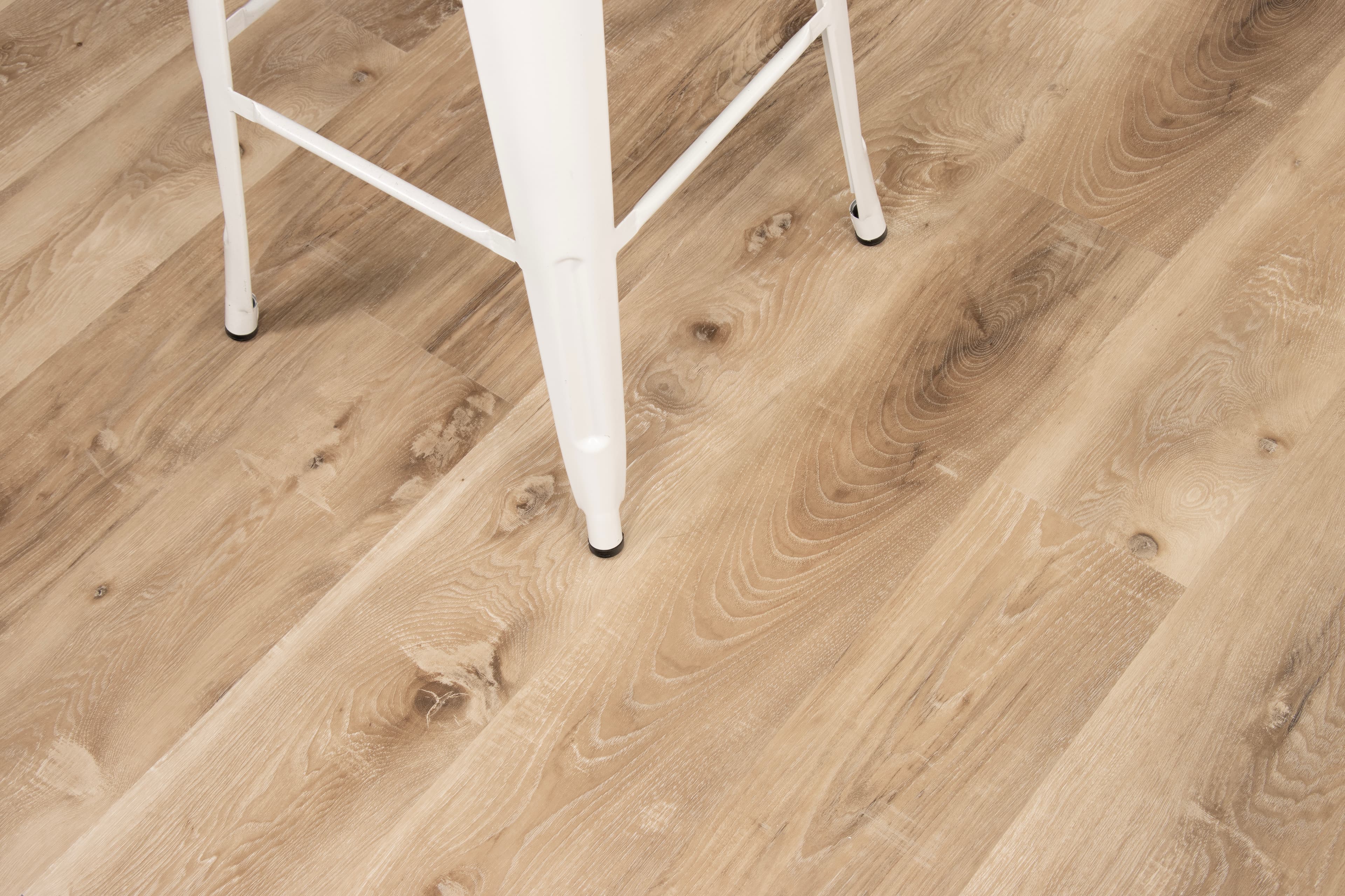 Seaboard Oak Select Premium Vinyl Flooring - Image 4