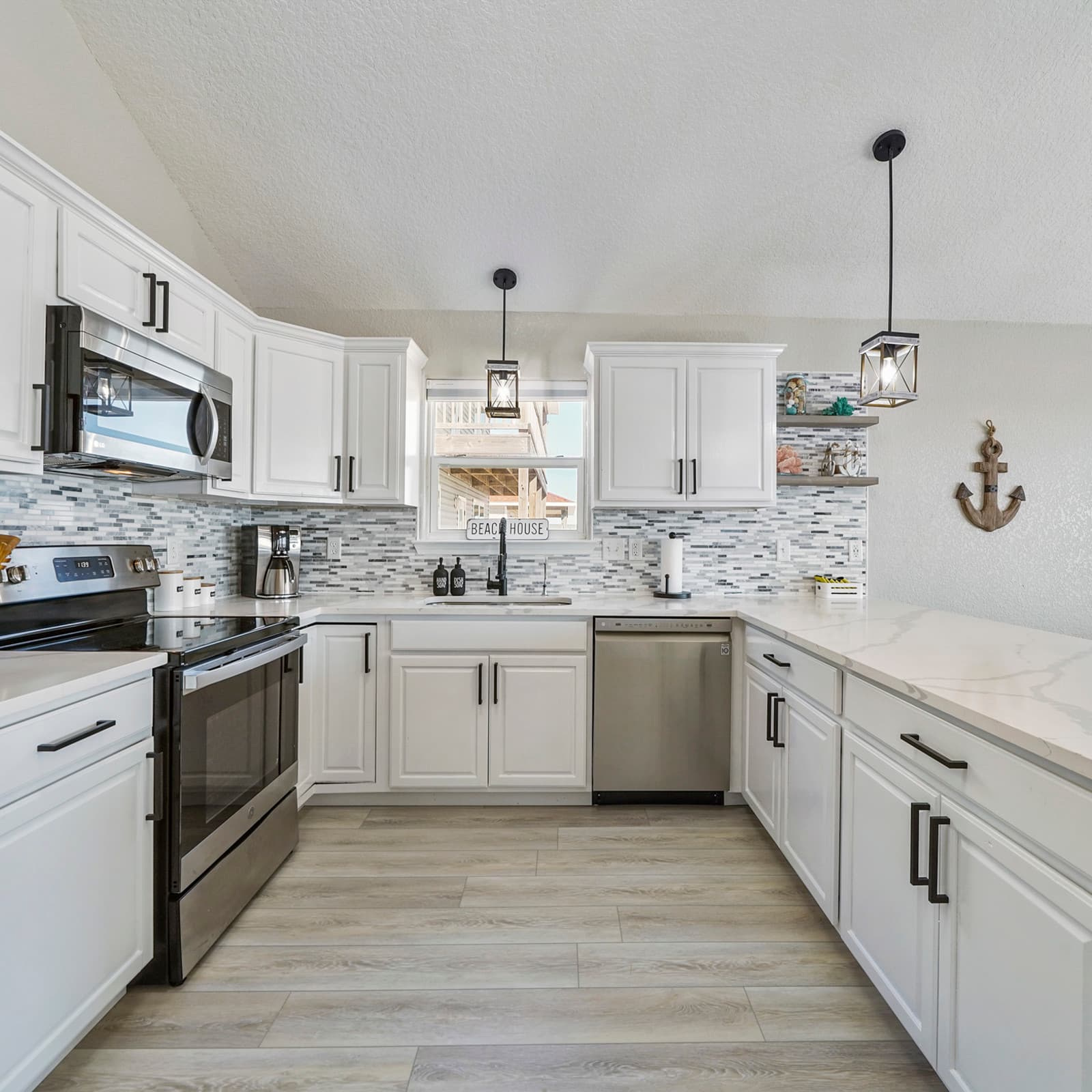 CALI Castaway Oak Flooring — Windansea Low Tide Collection — detail view 3