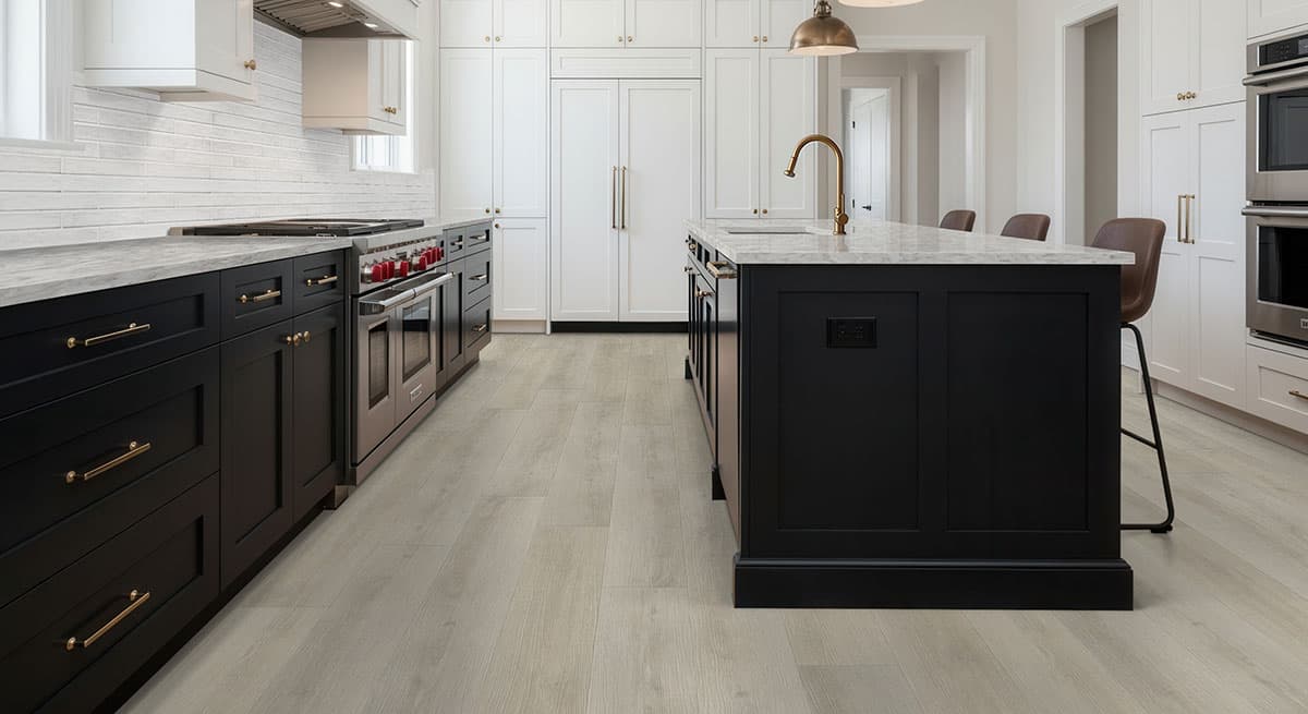 MSI Everlife Honeybella Oak 100% Waterproof Rigid Core (SPC) Flooring — XL Cyrus Collection — detail view 3